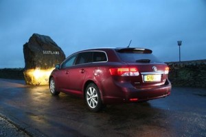 "Avensis Wagon" šķērso Lielbritāniju ar vienu "bāku"