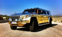 "Auto Exotica 2012" spoži mirdzēs kičīgie louraideri un Sašas Barona Koena zeltītais džips