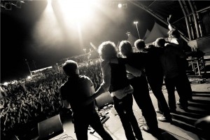 „Dire Straits" labākās dziesmas grupas „The Straits" koncertā Ventspilī