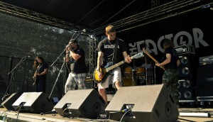 Lietuvas festivālā 'Galapagai Roko Naktys' publiku tricina arī Latvijas rokgrupas
