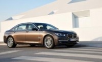 BMW 7.sērija pielaiko četrcilindru motoru