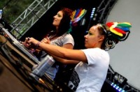 Latvijas DJ duets piedalās starptautiskā tiešraidē
