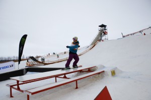 Sadalīti Latvijas čempionu tituli snovbordā un frīstaila slēpošanā