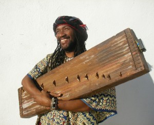 Auļu jubilejas koncertā piedalīsies madagaskariešu dziedātājs Kilema