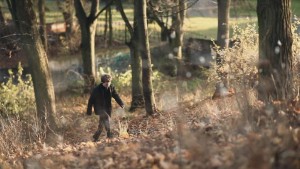 Jaunie aktieri, fotogrāfi, dzejnieki un mūziķi uzņem īsfilmu „Low Profile”