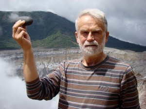 Paosa vulkānā Kostarikā iestādīta Latvijas akmens sēkla