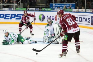 Foto: Rīgas "Dinamo" ar 2:5 piekāpjas "Salavat Julajev"