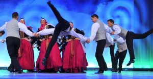 Lielkoncertā „Svētki dejai” sadancos 35 deju kolektīvi