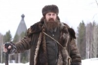 Žerārs Depardjē filmā „Rasputins” noslēpumaino mūku izlaiž brīvībā