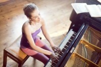 Jaunā pianisma zvaigzne Aurēlija Šimkus atklās festivālu Eiropas Ziemassvētki