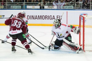 Foto: Dinamo Rīga uzvar Traktor komandu