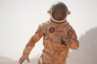 Jordānijas tuksneša sarkanās smiltis vairo filmas „Pēdējās dienas uz Marsa” vērtību
