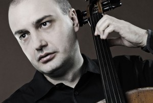 Šveiciešu čellists Deniss Severins muzicēs kopā ar JVLMA orķestri