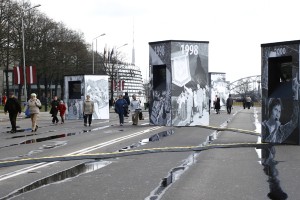 Latvijas neatkarības 6205 dienu fotoinstalācija