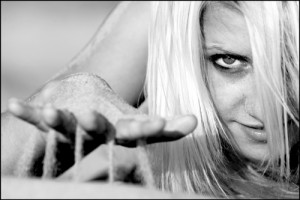 Polijas deputāts aicina aizliegt minisvārkus un caurspīdīgas blūzītes