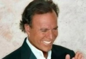 Hulio Iglesiass koncerts negūst gaidīto klausītāju atsaucību