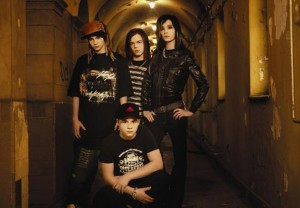 Tikai nesaki mammai: pirmajā skolas dienā Rīgā uzstāsies Tokio Hotel!