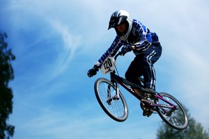 Artūrs Matisons un Toms Skujiņš izcīna uzvaras Eiropas BMX čempionāta posmā