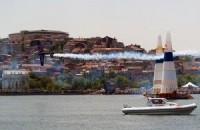 "Red Bull Air Race" Stambulā priecē 1,75 miljonus skatītāju