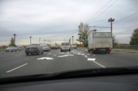 Glābējiem neizdodas atrast no Salu tilta Daugavā ielēkušu cilvēku