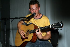 Goran Gora spēj saviļņot arī Andrejsalas nodrupušajās sienās