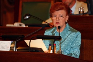 Vīķe-Freiberga aicina pilsoņus piedalīties referendumā