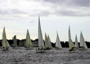 Šodien tika dots starts Latvijas atklātajam jūras burāšanas čempionātam "LEXUS 2007"