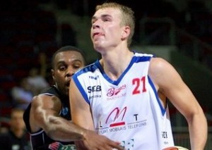 Jeromanovs un Gulbis spēlēs VEF Rīga