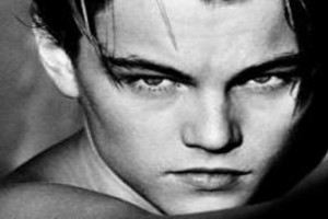 Leonardo di Kapro, iespējams, tēlos "Playboy" dibinātāju Hjū Hefneru