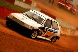 Pēdējo laiku aizraujošākajā sacīkstē uzvar Tiltiņš