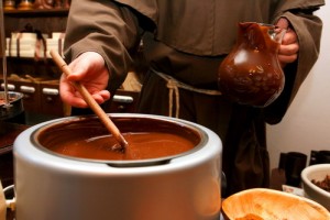 Šveices Ceļu policija labus autovadītājus cienā ar šokolādi