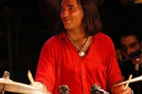 Pasaulslavenais perkusiju meistars sniegs koncertu Rīgā