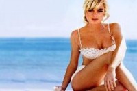 Lindsija Loena atkal aizturēta par auto vadīšanu reibumā