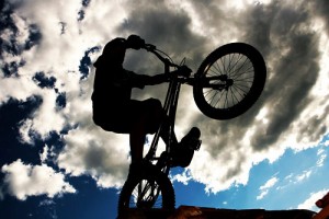 Notiks starptautiskās sacensības velotriālā "Olympia Rīga Grand Prix"