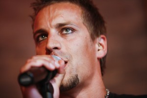 “Superhuman” prezentē savu debijas albumu