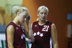 Sieviešu izlase pārbaudes spēļu turnīru sāk ar zaudējumu