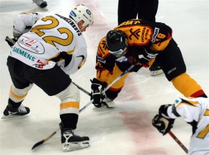 "Rīga 2000" uzvar pirmajā pusfinālspēlē