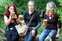 Par alkohola lietošanu sabiedriskā vietā Rīgas svētku viesiem izteiks brīdinājumus