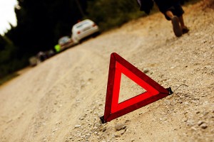 Traģiskā autoavārijā Liepājas rajonā gājuši bojā trīs cilvēki; vēl trīs cietuši