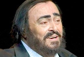 Tūkstošiem cilvēku Itālijā atvadās no Lučāno Pavaroti