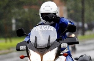 Autovadītājiem uz ceļa veiks urīna analīzes, lai noteiktu narkotisko vielu klātbūtni organismā