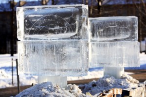 Jāiesaldē megaprojekti, nevis strādājošo algas