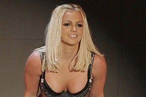 Britniju Spīrsu izmet no restorāna