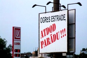 Ogres estrāde apsver iespēju vērsties tiesā par goda un cieņas aizskaršanu