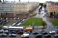 Vairākās Rīgas ielās izveidojušies ievērojami sastrēgumi un sabiedriskais transports kavējas