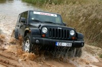 SCI trasē spēkiem mērojas džipi – pretendenti uz „Latvijas Gada auto” godu