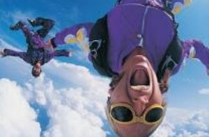 Izpletņlēcējs negūst ievainojumus pēc kritiena no 600 metru augstuma