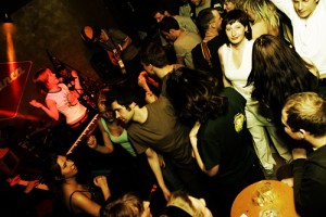 Pagājušajā naktī Rīgas klubos noformēti 33 protokoli par narkotiku lietošanu