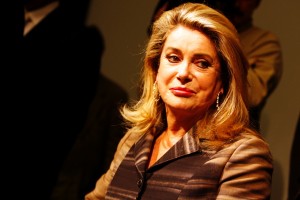 Katrīna Denēva Losandželosā saņems balvu par ieguldījumu kino