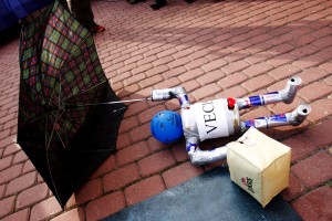 Britu zinātnieks: Cilvēki precēsies ar robotiem